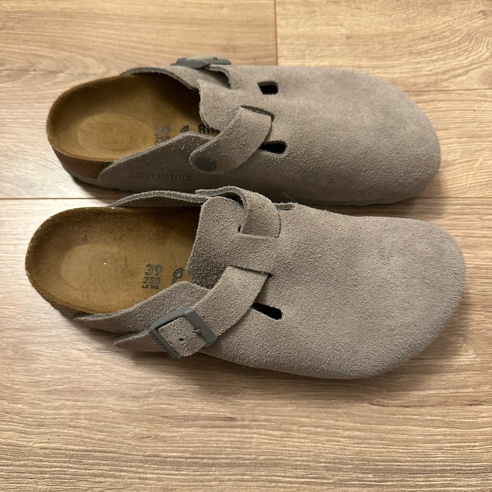 NEW Birkenstock Boston Clogs in Stone Coin (Gray), Size 39 Regular